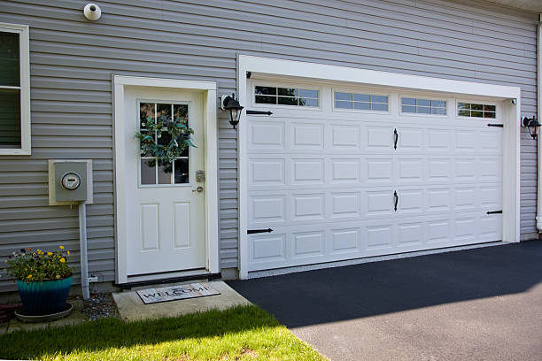 24/7 Emergency Garage Door Panel Replacement experts in Howard County County, AR